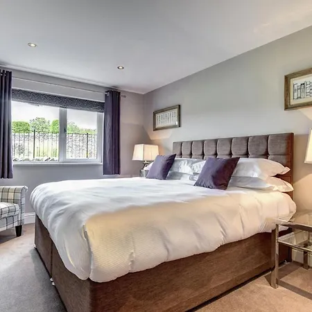 Sleeps 10 With Wifi * Burneside