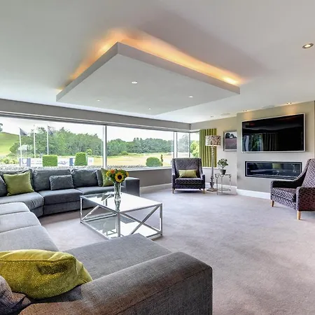Sleeps 10 With Wifi