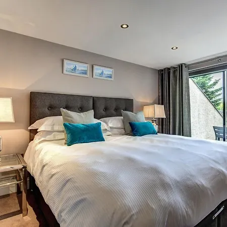 Sleeps 10 With Wifi * Burneside