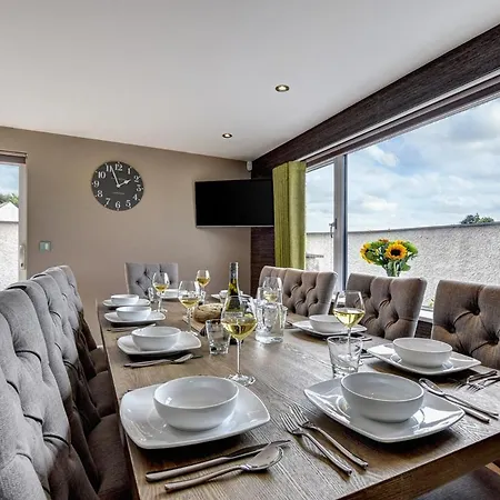 Sleeps 10 With Wifi