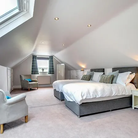 Sleeps 10 With Wifi