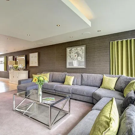Sleeps 10 With Wifi