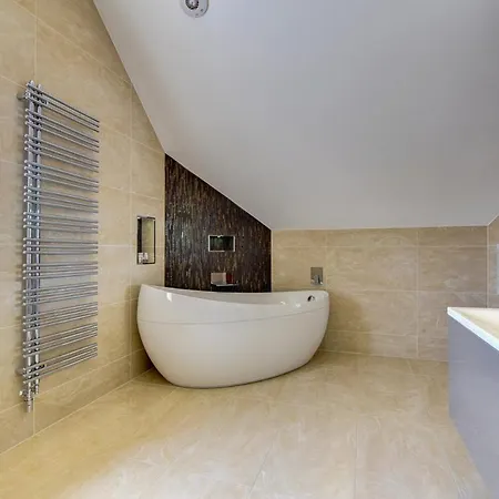 Sleeps 10 With Wifi Вилла
